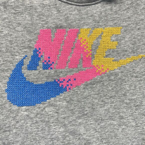 Nike Crop Crewneck Women’s Medium Gray Multicolor Embroidered Swoosh BV2800-063 - Picture 2 of 9